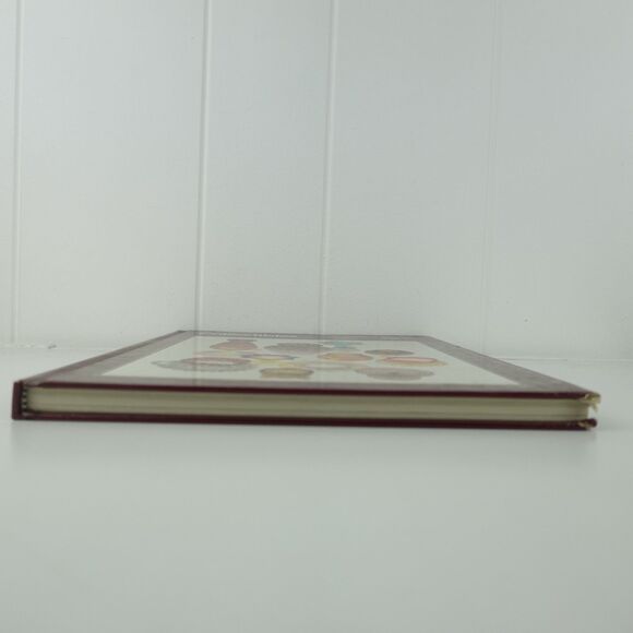 The Encyclopedia of Collectibles Arrowheads Art Glass Pottery + More Hardcover - Picture 3 of 16